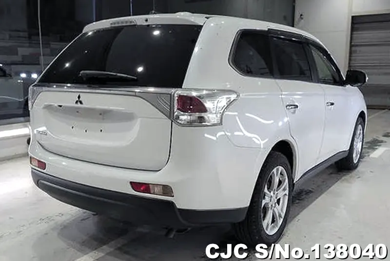 Mitsubishi Outlander in White for Sale Image 1