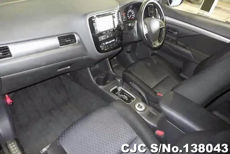 Mitsubishi Outlander in Black for Sale Image 2