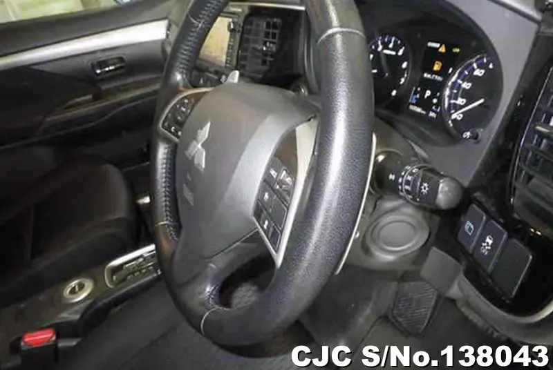 Mitsubishi Outlander in Black for Sale Image 3