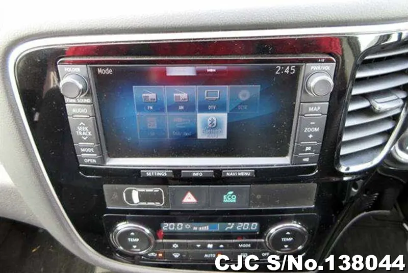 Mitsubishi Outlander in White for Sale Image 6