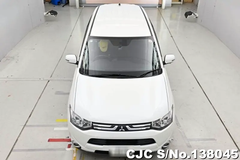Mitsubishi Outlander in White for Sale Image 4