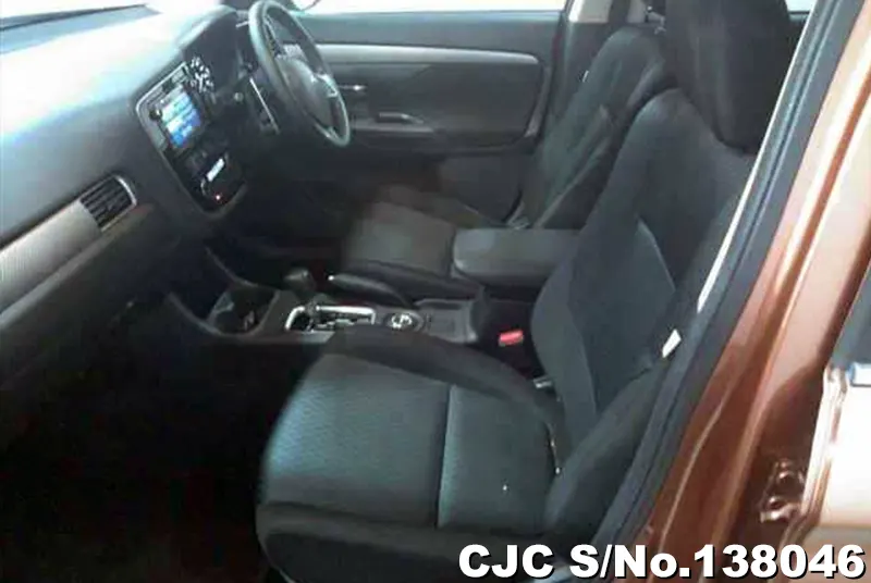 Mitsubishi Outlander in Orange for Sale Image 4