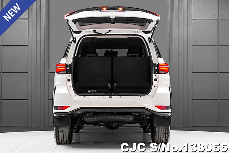 Toyota Fortuner in White for Sale Image 6