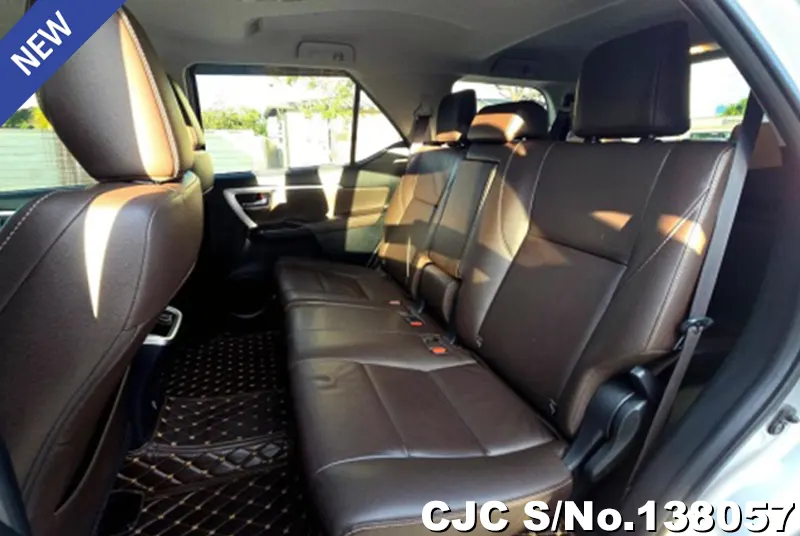 Toyota Fortuner in Silver for Sale Image 8