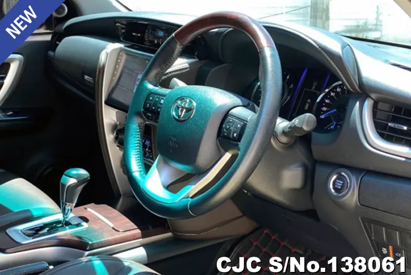 Toyota Fortuner in Brown for Sale Image 7