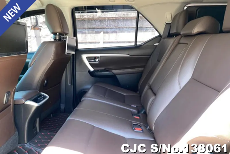 Toyota Fortuner in Brown for Sale Image 11