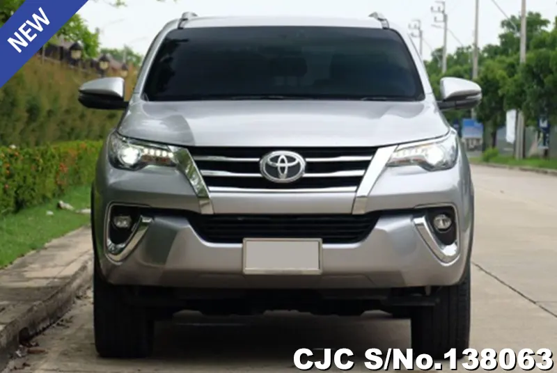 Toyota Fortuner in Gray for Sale Image 3