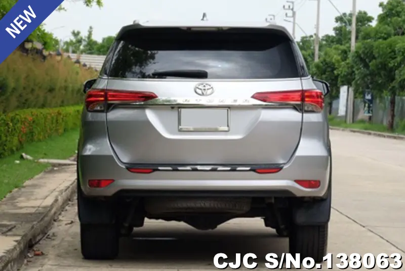 Toyota Fortuner in Gray for Sale Image 4