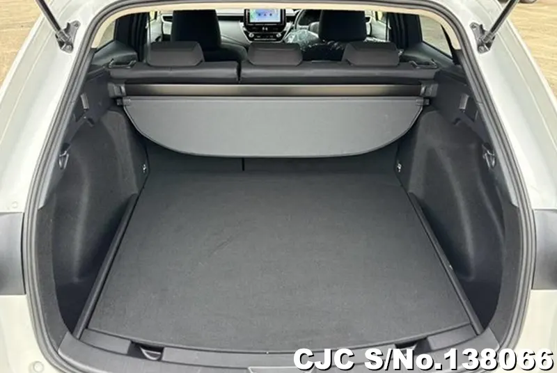 Toyota Corolla Touring in White for Sale Image 5