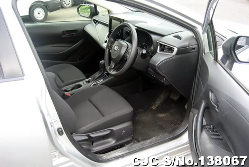 Toyota Corolla Touring in Silver for Sale Image 10