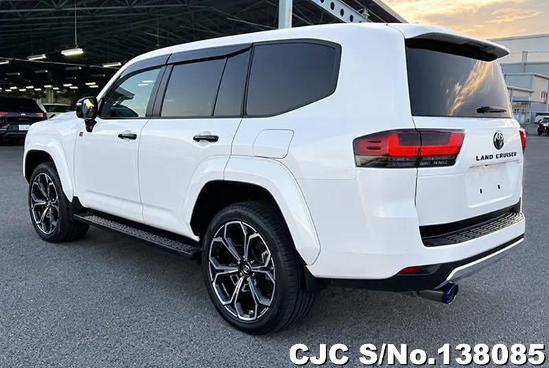 Toyota Land Cruiser in Pearl for Sale Image 1