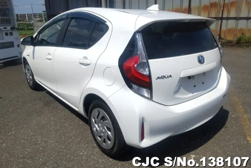 Toyota Aqua in White for Sale Image 1