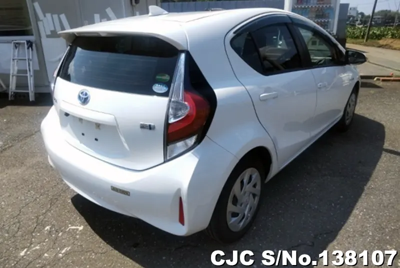 Toyota Aqua in White for Sale Image 2