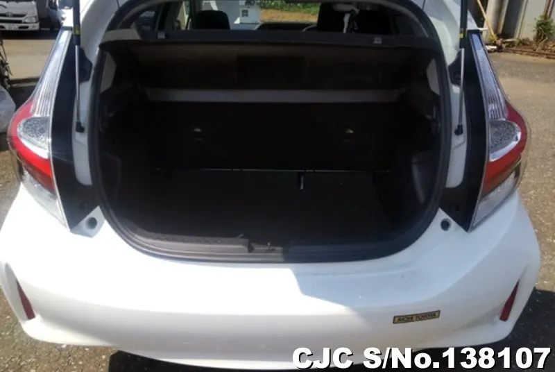 Toyota Aqua in White for Sale Image 5