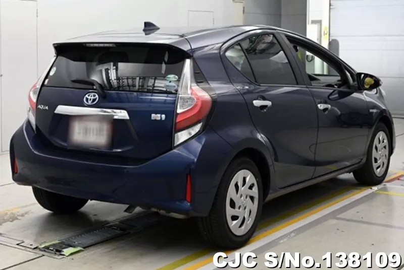 Toyota Aqua in Black for Sale Image 2