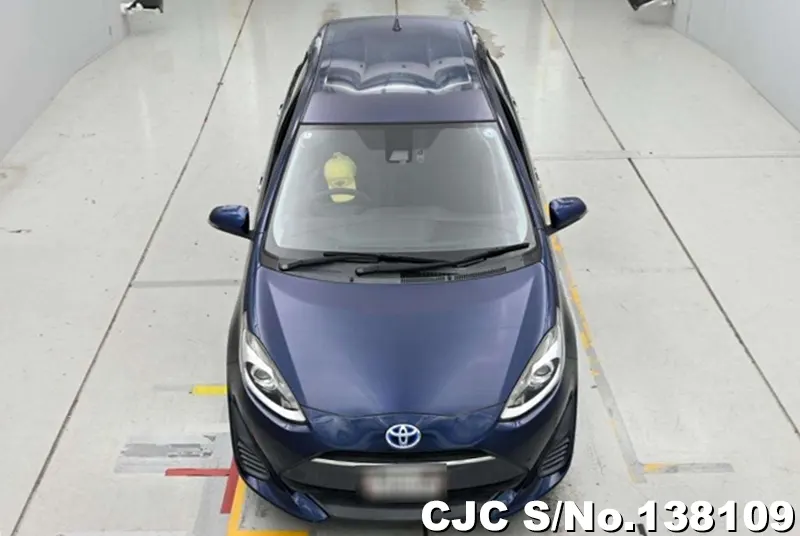 Toyota Aqua in Black for Sale Image 4