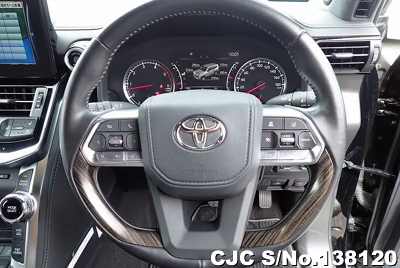 Toyota Land Cruiser in Black for Sale Image 23