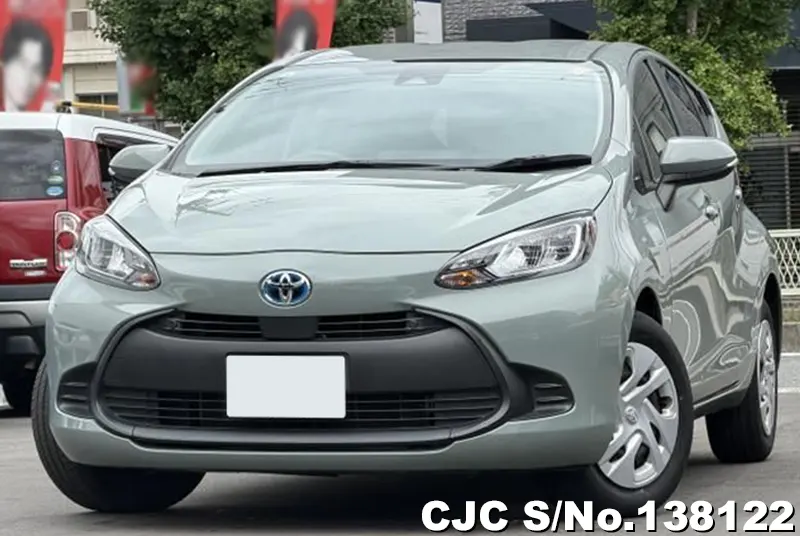 Toyota Aqua in Gray for Sale Image 3