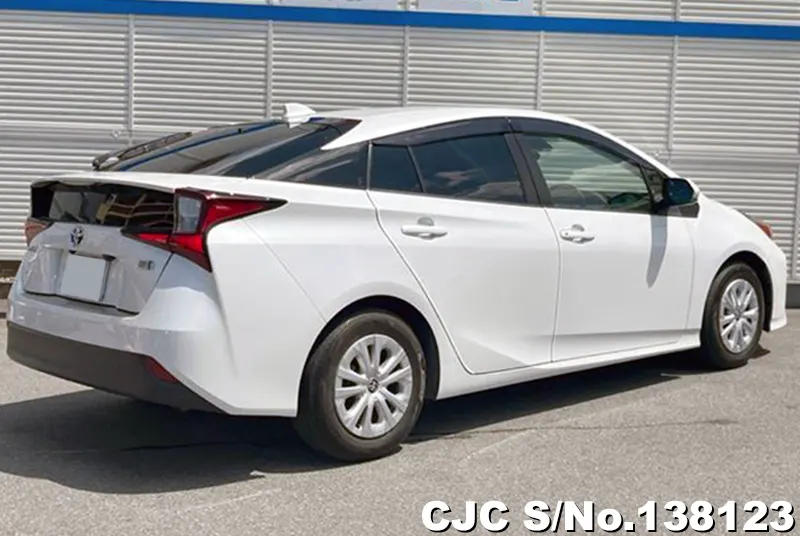Toyota Prius in Pearl for Sale Image 1
