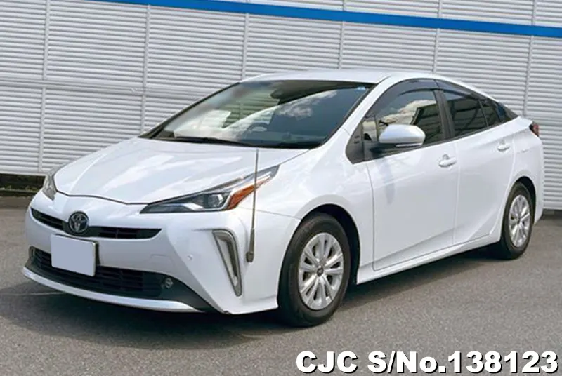 Toyota Prius in Pearl for Sale Image 2