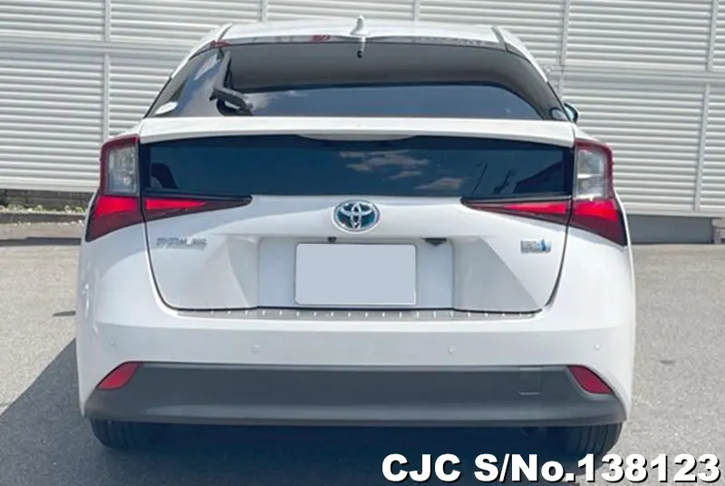 Toyota Prius in Pearl for Sale Image 4