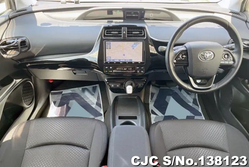Toyota Prius in Pearl for Sale Image 7