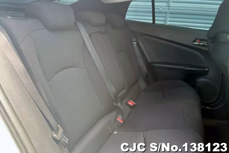Toyota Prius in Pearl for Sale Image 9