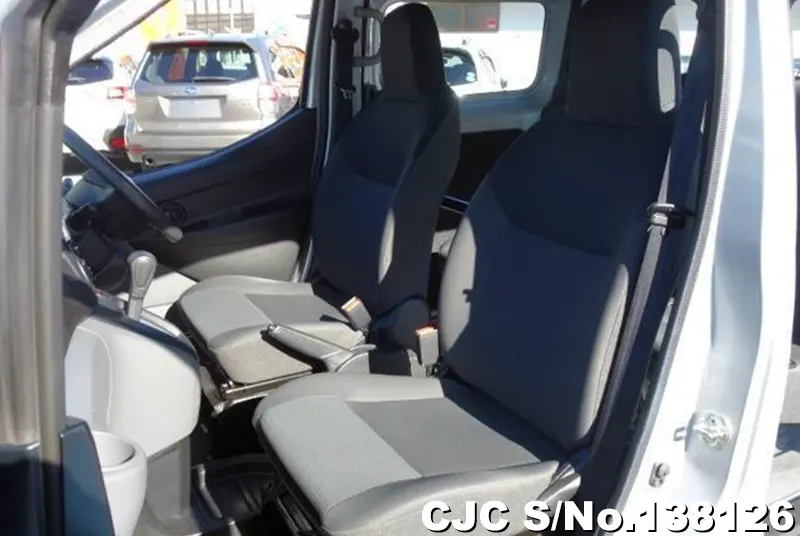 Nissan NV200 in Silver for Sale Image 15