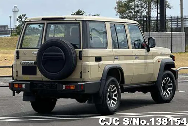 Toyota Land Cruiser in Brown for Sale Image 2