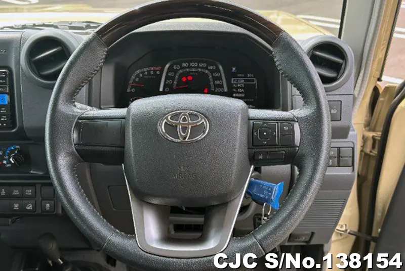 Toyota Land Cruiser in Brown for Sale Image 10