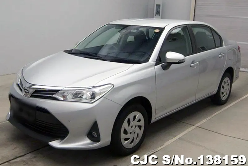Toyota Corolla Axio in Silver for Sale Image 3