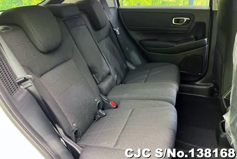 Honda Vezel in Pearl for Sale Image 8