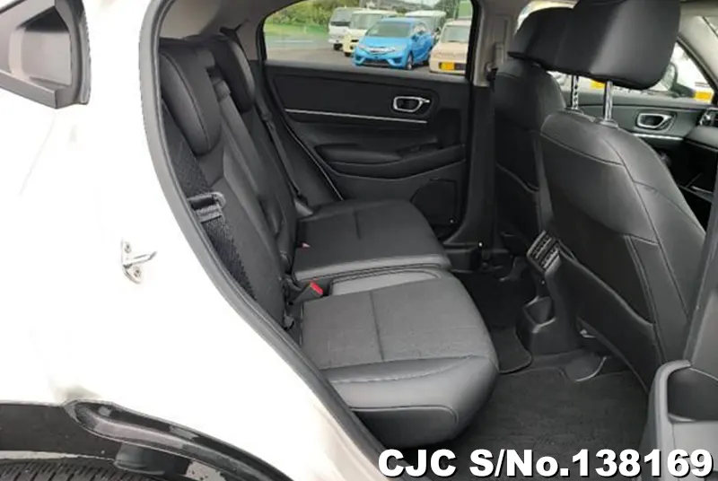 Honda Vezel in Pearl for Sale Image 5