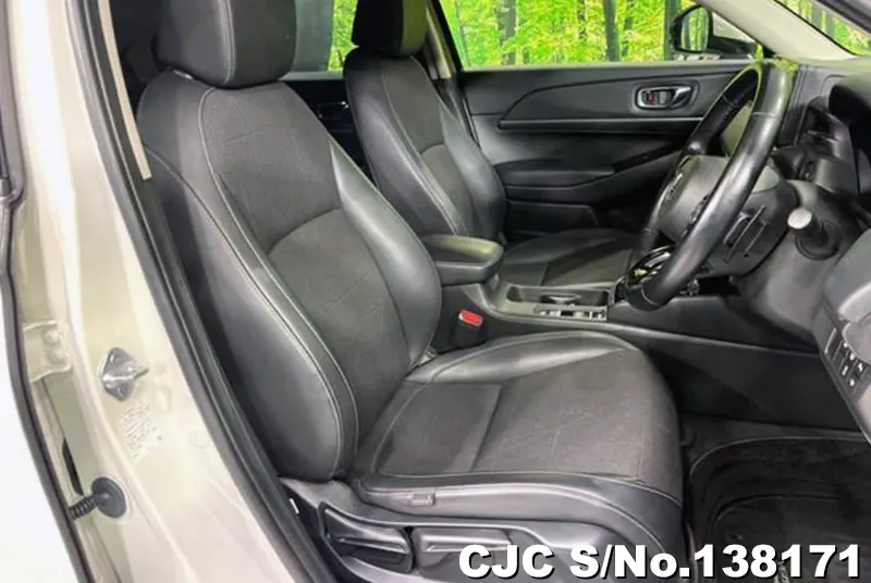 Honda Vezel in White for Sale Image 2