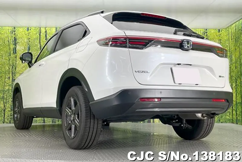 Honda Vezel in White for Sale Image 1