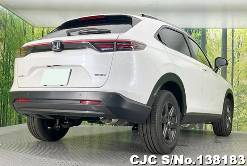 Honda Vezel in White for Sale Image 2
