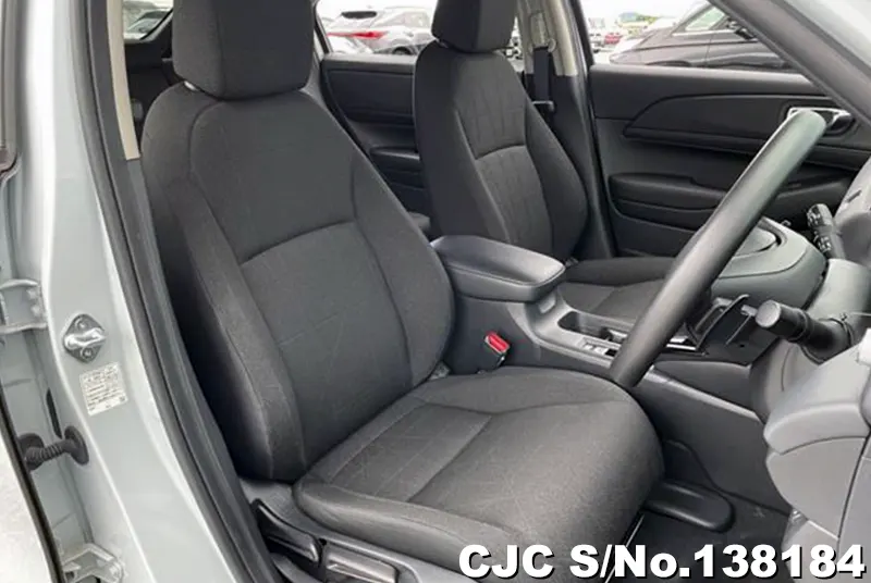 Honda Vezel in White for Sale Image 3