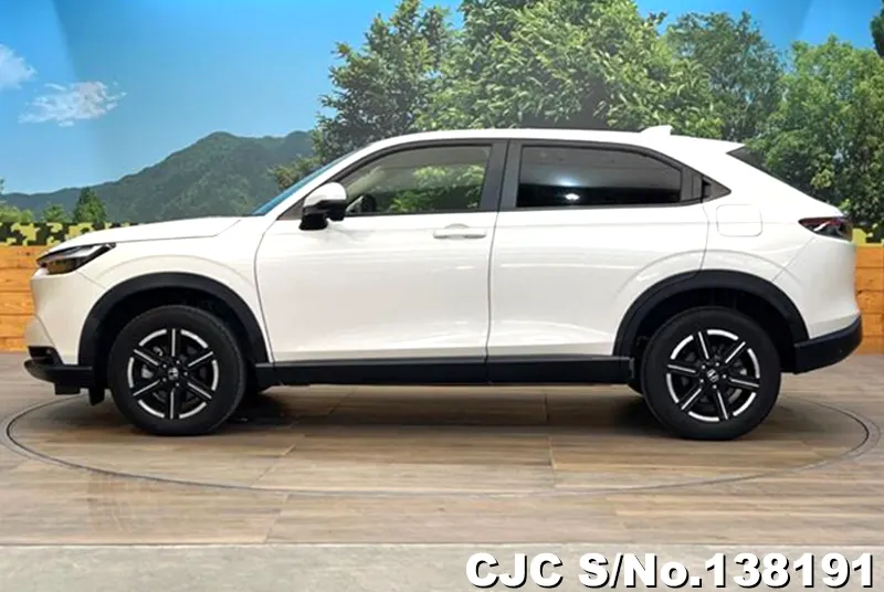 Honda Vezel in White for Sale Image 7