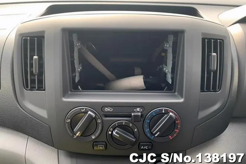 Nissan NV200 in Gray for Sale Image 22