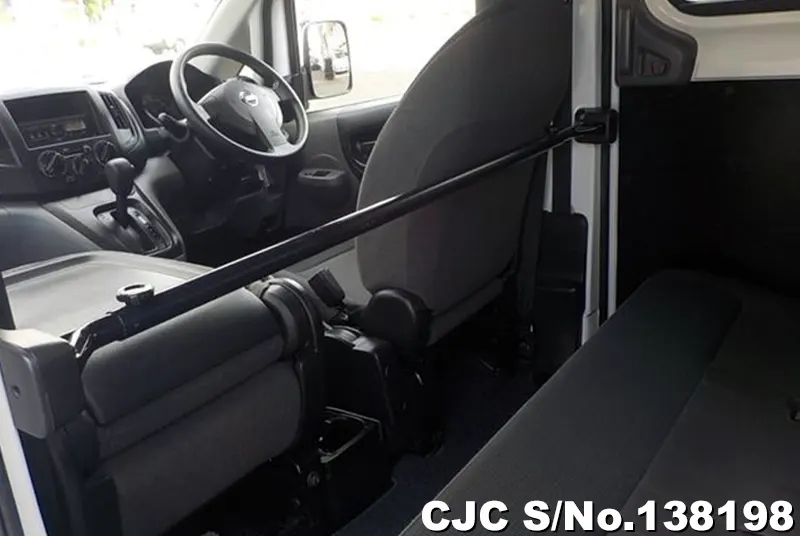 Nissan NV200 in White for Sale Image 12