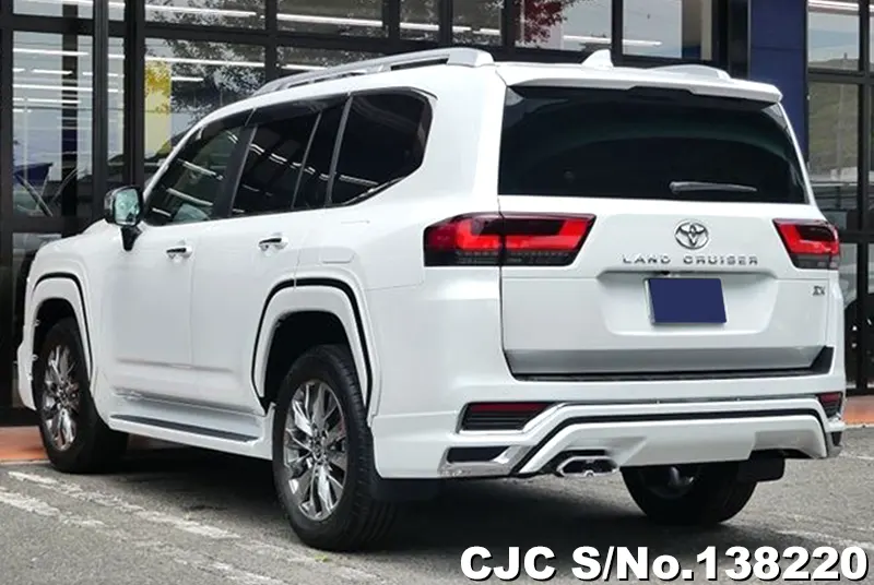 Toyota Land Cruiser in White for Sale Image 1