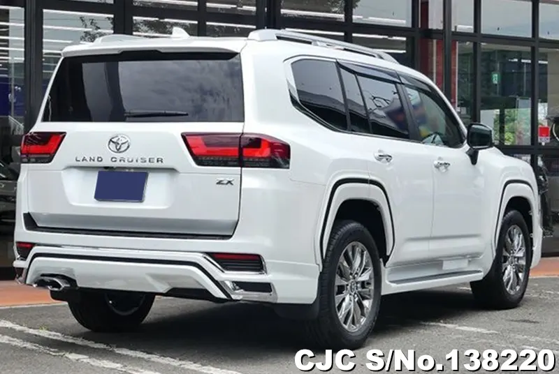 Toyota Land Cruiser in White for Sale Image 2