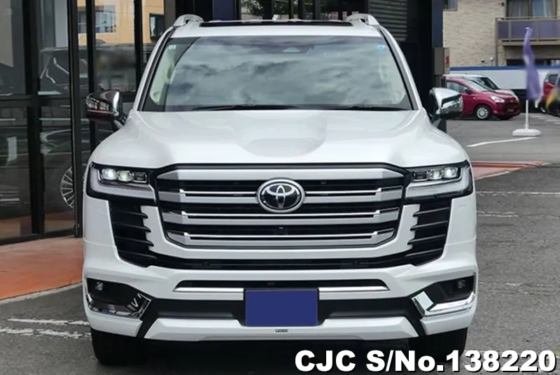 Toyota Land Cruiser in White for Sale Image 4