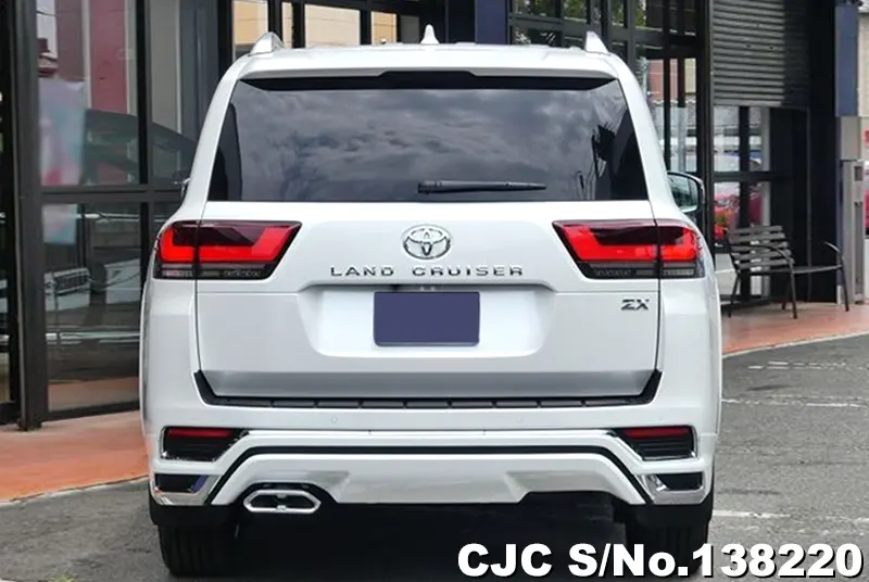 Toyota Land Cruiser in White for Sale Image 5