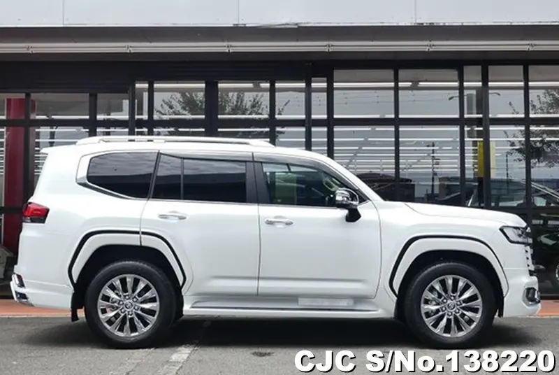 Toyota Land Cruiser in White for Sale Image 6