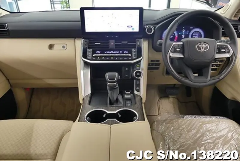 Toyota Land Cruiser in White for Sale Image 9