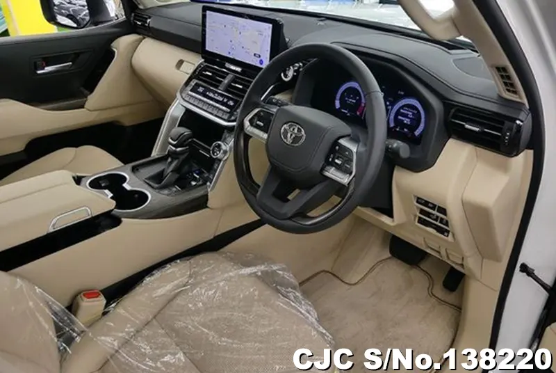 Toyota Land Cruiser in White for Sale Image 10