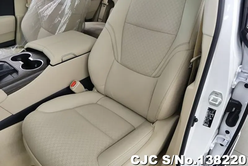 Toyota Land Cruiser in White for Sale Image 12