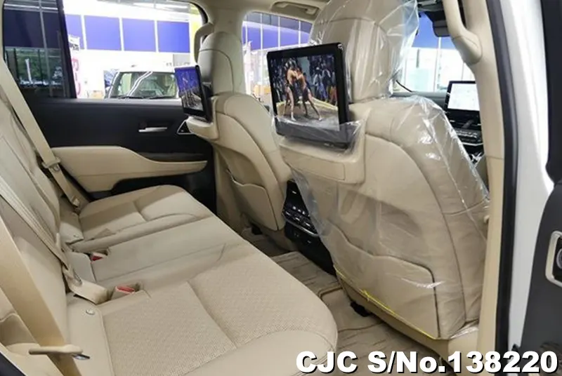 Toyota Land Cruiser in White for Sale Image 13