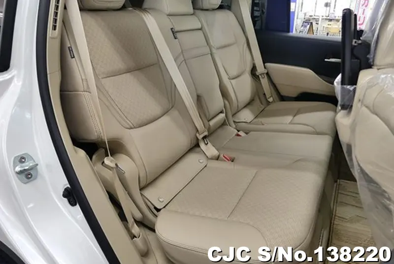 Toyota Land Cruiser in White for Sale Image 15